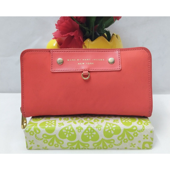 Marc By Marc Jacobs Hot Pink Nylon Zip Around Credit Card Long Wallet - Picture 2 of 16